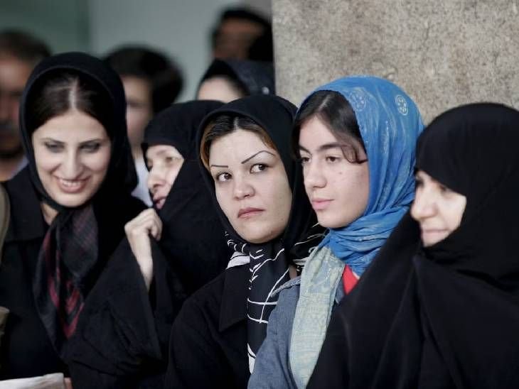 दो जांबाज ईरानी महिलाओं ने साझा किया दमन का दौर:न झुकीं, न डरीं; ईरान में अपने हक के लिए महिलाओं की जंग 47 साल से जारी है