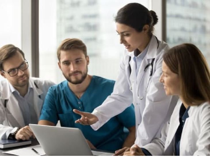 हेल्थकेयर सर्विसेज महंगी, स्टार्टअप्स सस्ते विकल्प दे रहे:अमेरिका में आधे खर्च में पूरे शरीर का एमआरआई स्कैन, ब्लड टेस्ट की सुविधा, ताकि बड़ी बीमारियों का शुरुआत में ही पता लग सके