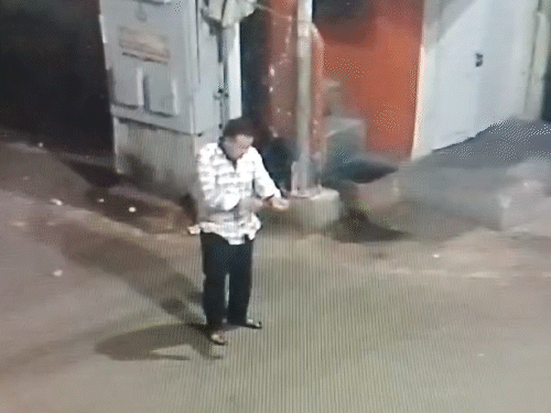 सॉफ्टवेयर इंजीनियर ने चाकू से रेता अपना गला, देखें VIDEO:मॉर्निंग वॉक पर निकले लोगों ने खून से लथपथ शव देखा