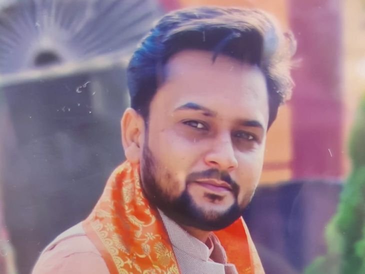 भोपाल में निर्माणाधीन ब्रिज के पिलर से टकराई कार:टूर्स एंड ट्रेवल्स कंपनी संचालक की मौत, दोस्त गंभीर जख्मी