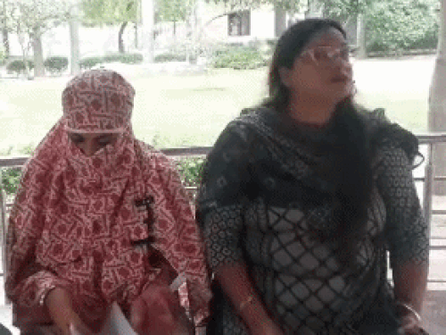 पति को तलाशते हुए रोहतक पहुंची आंध्र प्रदेश की महिला:बोली- समुद्र किनारे की शादी, 40 लाख हड़पकर हरियाणा आया, होटलों में यौन शोषण किया