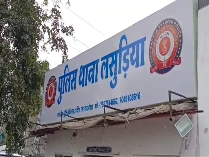 पुणे गई सास के घर का ताला तोड़ घुसी बहू:कब्जे की कोशिश का आरोप, इंदौर लौटने पर घर में घुसने नहीं दिया