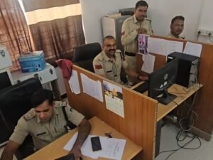 वरिष्ठ वकील और बेटे पर धोखाधड़ी का केस दर्ज:शाजापुर में हाईकोर्ट के निर्देश पर पुलिस ने की कार्रवाई