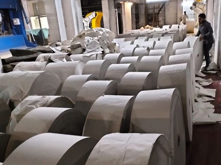 नेपा मिल में फिर शुरू हुआ उत्पादन:3 दिन में 310 मीट्रिक टन कागज तैयार, 71 साल हुए पूरे