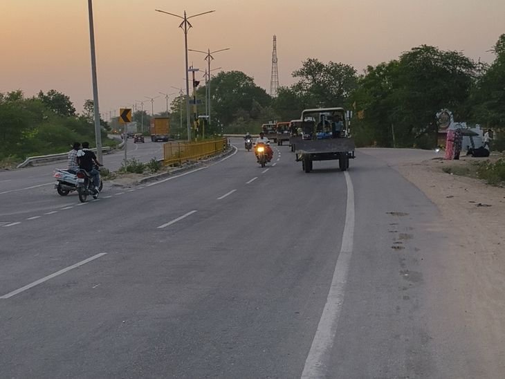 दतिया में खतरनाक कट बंद होगा, हादसों के कारण फैसला:हाईवे पर लगेंगी नई हाईमास्क लाइटें, आवारा गोवंश हटाने के लिए चलाया जाएगा अभियान