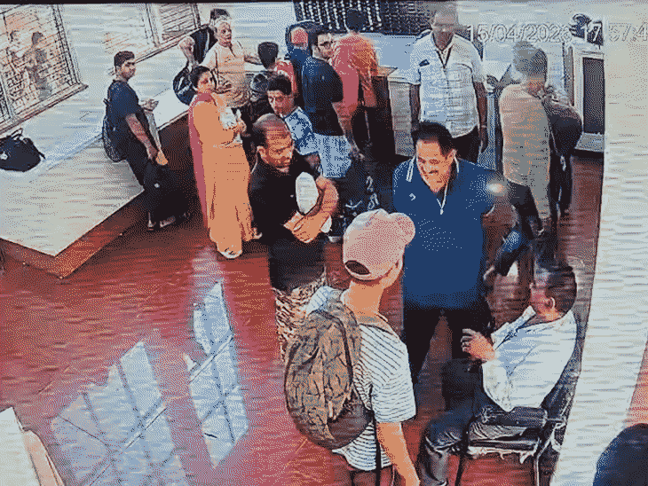 भोपाल में बिजनेसमैन की संदिग्ध हालात में मौत:पूल में नहाते समय साइलेंट अटैक का अंदेशा, स्विमिंग करते हुए बेसुध हो गए