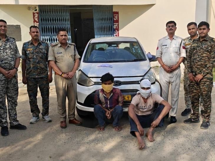 अवैध हथियार समेत चार आरोपी पुलिस के हत्थे चढ़े:कार में बैठे थे कट्टा कारतूस बरामद, अरोपियों में दो बाल अपाचारी