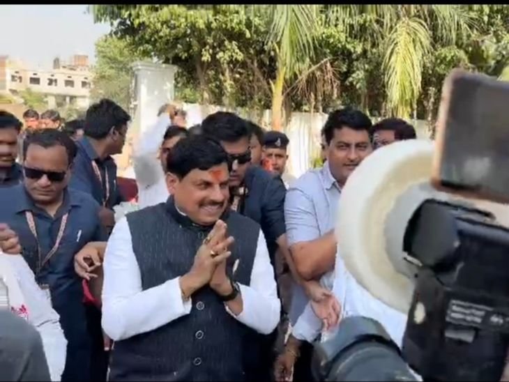 मुरैना में मंत्री कंसाना के घर पहुंचे सीएम मोहन यादव:नतिनी की शादी पर दिया आशीर्वाद; केंद्रीय मंत्री शिवराज सिंह चौहान भी शामिल हुए