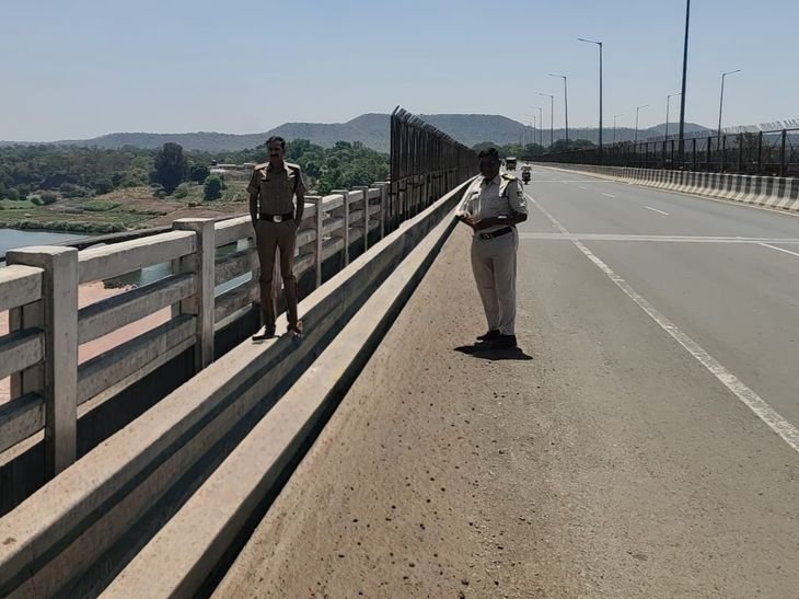 जबलपुर में सुसाइड प्वाइंट पर पुलिस तैनात:10वीं-12वीं का आया रिजल्ट, टीचर बोले-परीक्षा का दूसरा अवसर मिलेगा; घबराकर गलत निर्णय न लें