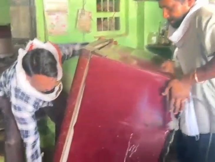 बिजली बिल नहीं भरा तो कुर्की, फ्रिज-टीवी-बाइक जब्त:2018 से बकाया, नोटिस के बाद भी नहीं भरा बिल अब कार्रवाई