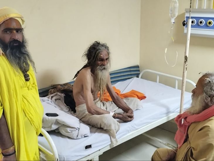 गुना में 90 वर्षीय पुजारी से मारपीट:पुजारी बोले - मंदिर की जमीन हड़पना चाहता है आरोपी; लाठी डंडों से की मारपीट