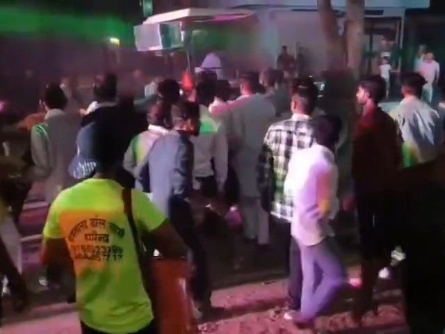 गुना में साइड नहीं मिली तो बारात पर चढ़ाया ट्रैक्टर:दूल्हे ने कूदकर बचाई जान, म्याना में मची भगदड़; आरोपी गिरफ्तार