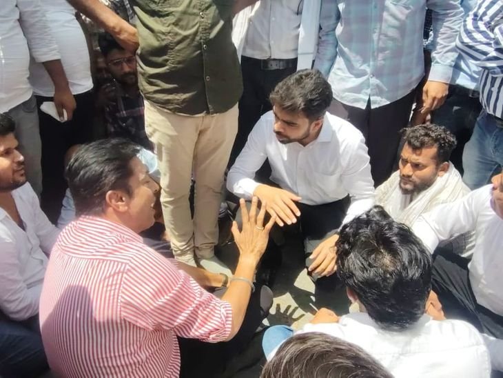 बालाघाट में ओवरब्रिज के उद्घाटन में विधायक को रोका:वारासिवनी में सांसद ने किया पूजन; MLA बोले- यह प्रोटोकॉल का उल्लंघन, कार्यकर्ताओं के साथ फीता काटा