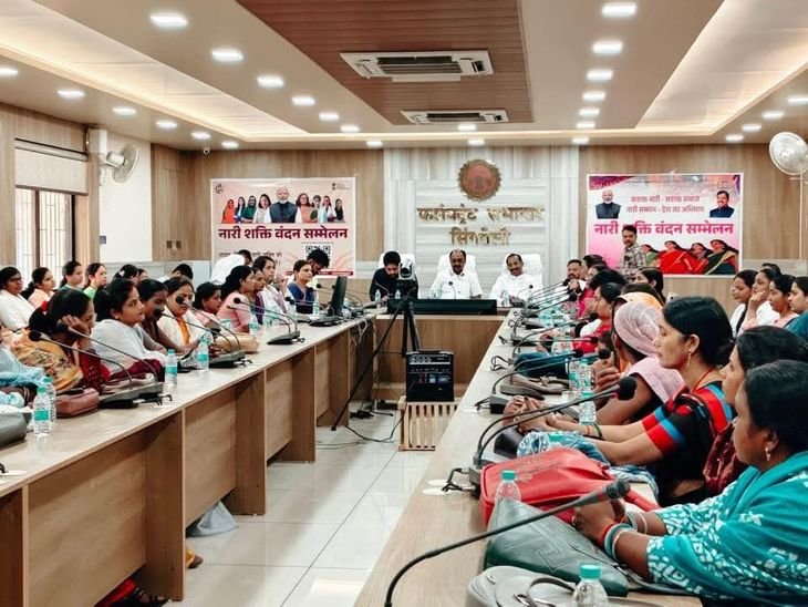 विधायक बोले- सरपंच पति-पार्षद पति सुनकर बुरा लगता:सिंगरौली में नारी शक्ति सम्मेलन में कहा- मानसिकता बदलना जरूरी