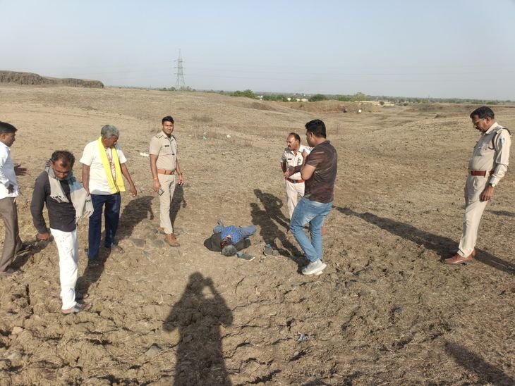 मोहन बड़ोदिया कॉलेज के पास मिला बुजुर्ग का शव:मृतक सिकलीगर समाज के बताए गए, पुलिस ने लाश कब्जे में ली