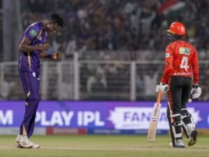 अभिषेक शर्मा पर मैच फीस का 25% जुर्माना:KKR के खिलाफ मैच में IPL कोड ऑफ कंडक्ट का उल्लंघन, एक डिमेरिट पॉइंट भी मिला