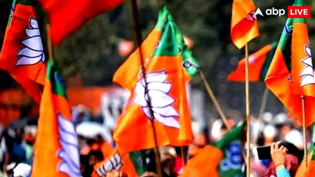 बीजेपी ने पश्चिम बंगाल चुनाव के लिए 5 रिकॉर्ड्स की सूची जारी की है, जिसमें 3 तिमाही में वैकल्पिक उम्मीदवार शामिल हैं