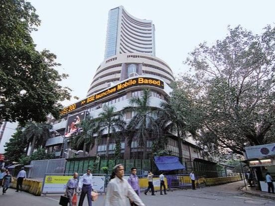 सेंसेक्स 450 अंक गिरकर 73,850 पर कारोबार कर रहा:निफ्टी 100 अंक नीचे, 22600 पर आया; ऑयल एंड गैस शेयरों में बिकवाली