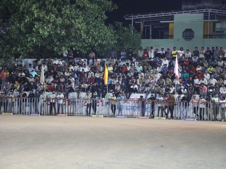 उज्जैन में आधी रात क्रिकेट का रोमांच, CM पहुंचे:विजेता टीम को 1 लाख, क्षीर सागर मैदान बनेगा आधुनिक स्टेडियम