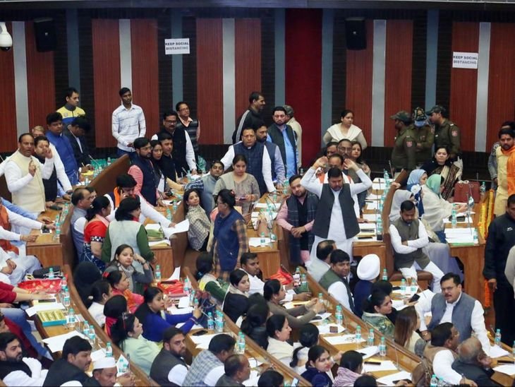 AAP Boycott; प्रवेश वही Wins Big