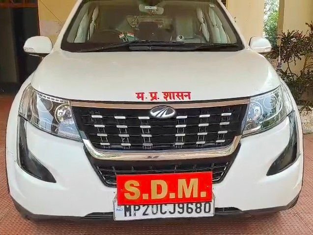 तेंदूखेड़ा एसडीएम के रीडर को देवास पुलिस ने पकड़ा:खातेगांव में पदस्थ रहते हुए कलेक्टर के फर्जी हस्ताक्षर करने का आरोप