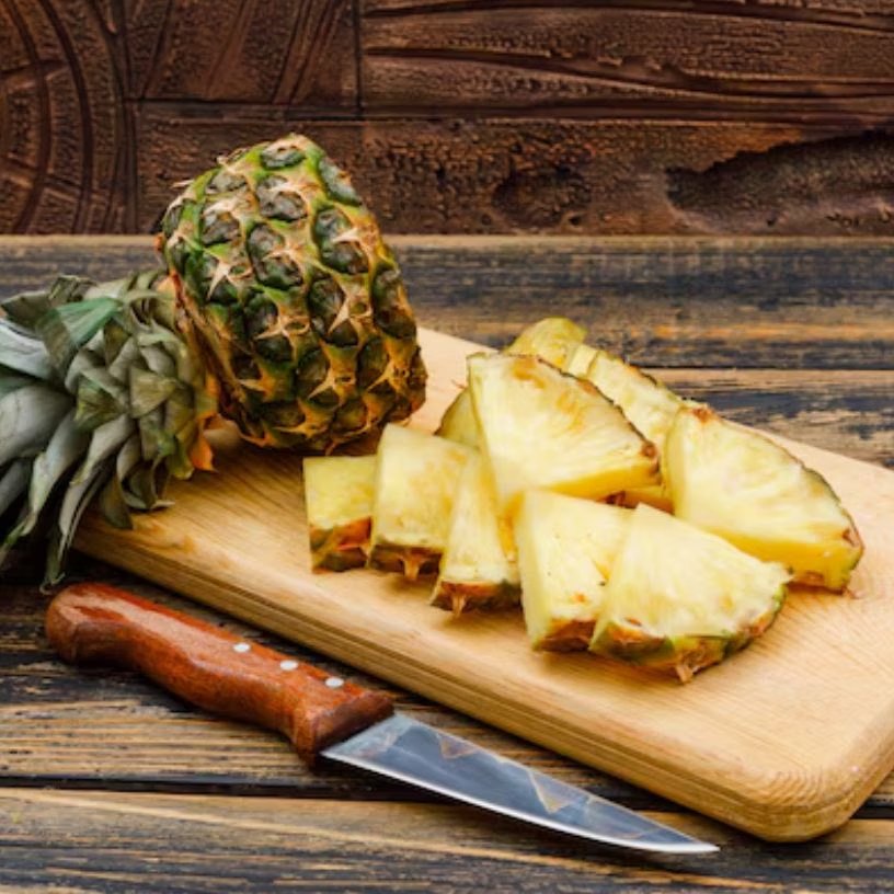 <!-- HTML_TAG_START --><p>अनानास हल्का खट्टा-मीठा होता है, जो दही के साथ मिलकर एकदम परफेक्ट स्वाद देता है। यह रायता पेट को ठंडा रखता है और पाचन के लिए भी अच्छा होता है।</p><!-- HTML_TAG_END --> <span class="graytxt">Image: Freepik</span>