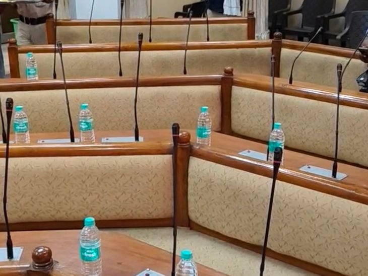 ग्वालियर निगम में नारी शक्ति वंदन पर हंगामा:भाजपा ने काले कपड़े पहने, कांग्रेस ने बैठक का बहिष्कार किया