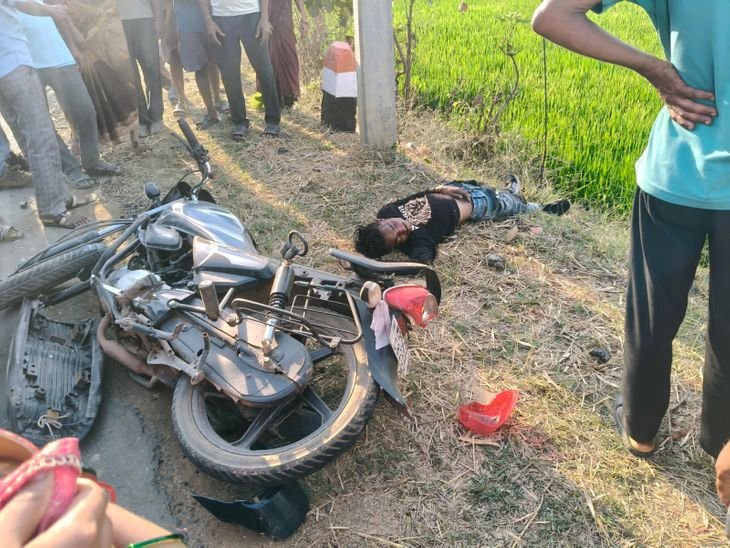 बालाघाट में मील के पत्थर से टकराई बाइक:भतीजे की मौत, चाचा गंभीर घायल; कारंजा बाजार से खरीदारी कर लौट रहे थे