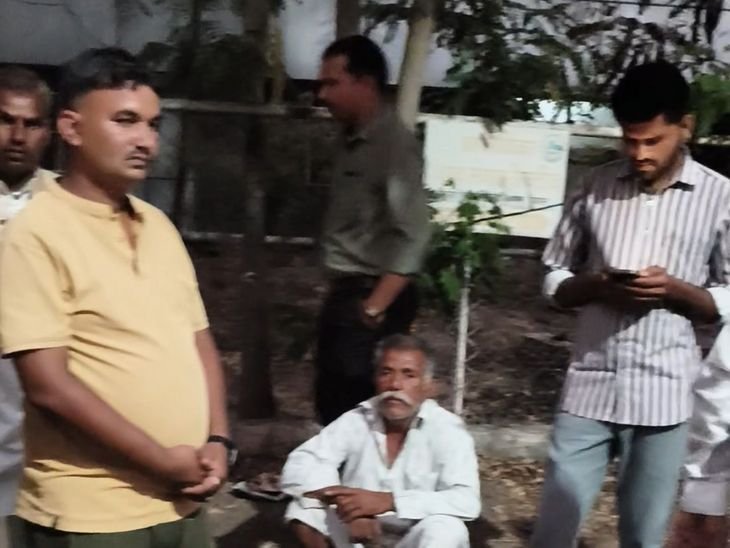 पटलावदा में सड़क हादसा, मामा-भांजे की मौत:देवास से लौटते समय अज्ञात वाहन ने बाइक को टक्कर मारी