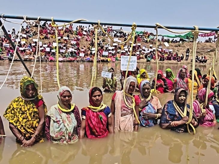 केन-बेतवा परियोजना के प्रदर्शनकारियों की मांगों पर सहमति:पारदर्शी सर्वे, मुआवजा बढ़ाने पर प्रशासन राजी; आंदोलनकारी बोले- भरोसा नहीं जारी रहेगा आंदोलन