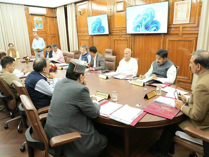 हिमाचल में प्रीमियम शराब ₹105 तक महंगी:वाइन के शौकीन टूरिस्ट के बजट पर पड़ेगा असर, MRP से अधिक रेट पर नहीं बिकेगी