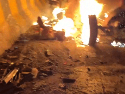 यूपी- मिर्जापुर में सड़क हादसा, 8 जिंदा जले:ट्रक की टक्कर से बोलेरो ट्रॉले से टकराई और आग लगी, लोग गाड़ी से निकल नहीं पाए