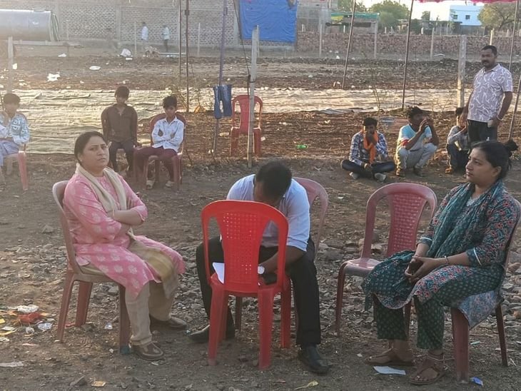 शादी का कार्ड जब्त, बाल विवाह में 13 पर FIR:राजगढ़ में 12-14 साल की दो बेटियों की हो चुकी थी शादी; कार्ड और रिकॉर्ड से खुलासा