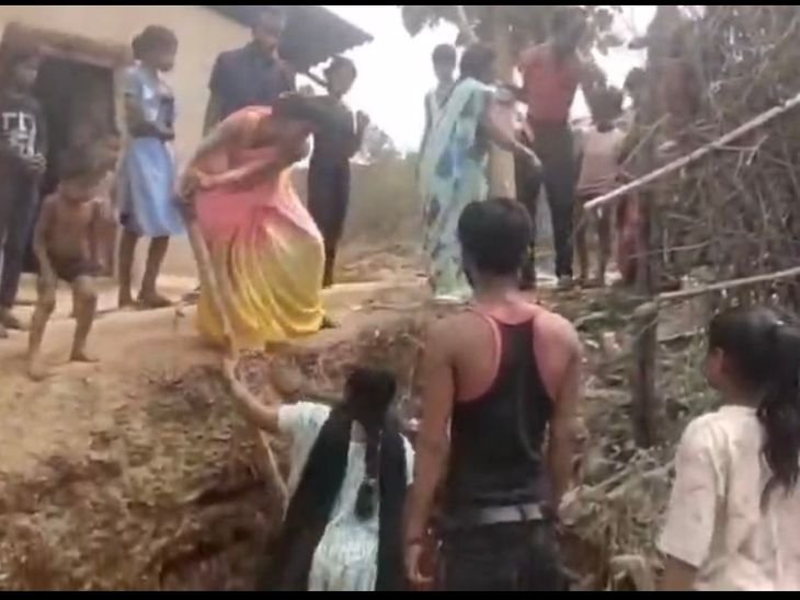 खूंटा गाड़ने के विवाद में दो पक्षों में मारपीट:सिंगरौली में महिला की बेरहमी से पिटाई; शिकायत दर्ज, पुलिस जांच में जुटी