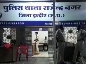 इंदौर में युवक के सिर पर पत्थर मारकर हत्या:शराब दुकान के पास मैदान में गंभीर हालत में मिला था, इलाज के दौरान मौत