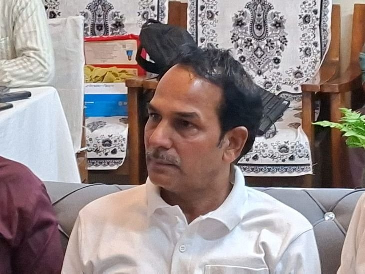 Khargone BEO Caught Taking Bribe Rs 2000 for Teacher Salary