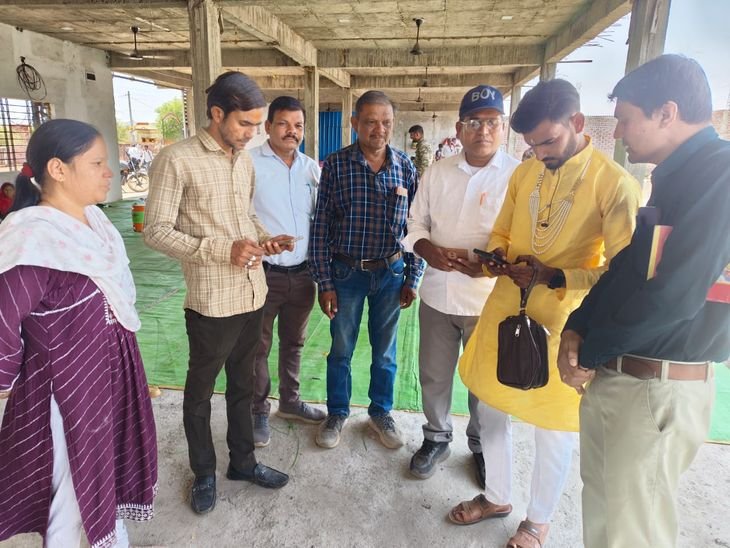 खरगोन में दूल्हे ने बारात से पहले की स्व गणना:कुकडोल में शादी वाले घर पहुंची टीम, 30 अप्रैल तक चलेगा पहला चरण