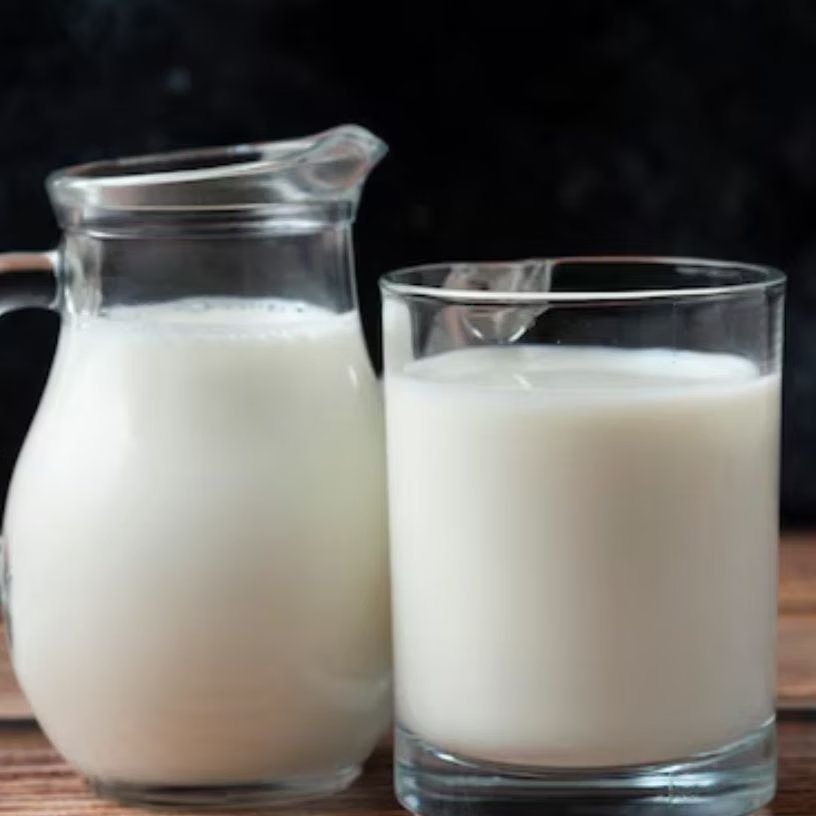 <!-- HTML_TAG_START --><p><strong>डेयरी प्रोडक्ट्स से करें परहेज</strong>: बिरयानी खाने के तुरंत बाद दूध, दही या लस्सी पीना सही नहीं माना जाता है। नॉनवेज और दूध का कॉम्बिनेशन पाचन पर भारी पड़ सकता है। इससे गैस, अपच या पेट दर्द हो सकती है।&nbsp;</p><!-- HTML_TAG_END --> <span class="graytxt">Image: Freepik</span>