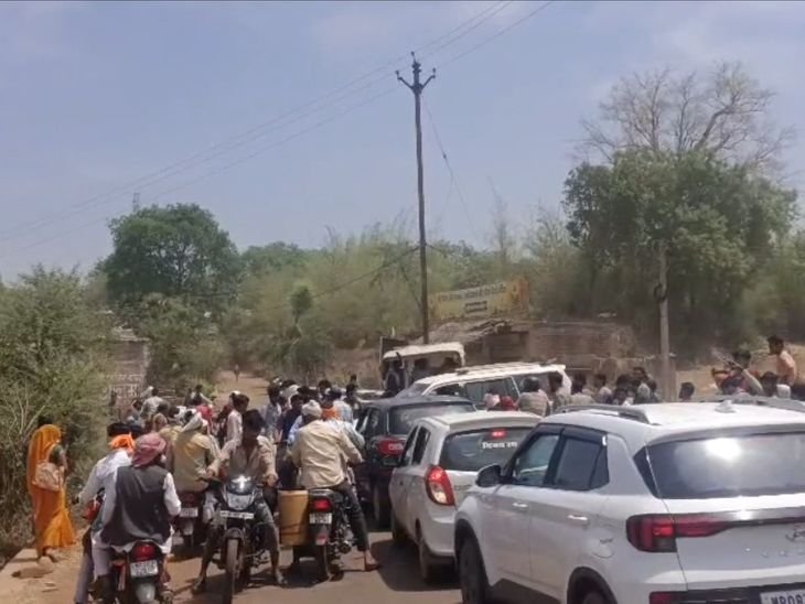 अशोकनगर में सिलेंडर न मिलने पर लोगों ने किया चक्काजाम:गैस एजेंसी पर सुबह से इंतजार के बाद फूटा गुस्सा