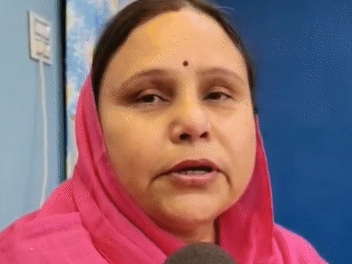 ग्वालियर महापौर की कार पर बाइक सवारों ने किया हमला:कार पर रॉड मारी, गनमैन के उतरते ही भागे, मक्सी के पास हुई वारदात