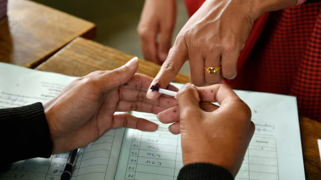 बंगाल में वोटिंग से पहले यहां आ रहे नतीजे, 28 में से 22 नतीजे बीजेपी, कांग्रेस पर नहीं बल्कि ये पार्टी आगे