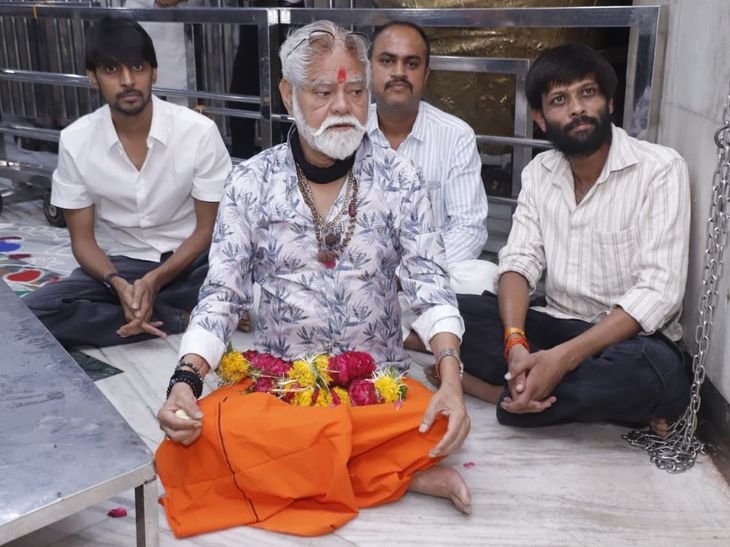 संजय मिश्रा, विक्रम प्रताप ने महाकालेश्वर में किए दर्शन:अभिनेता संजय मिश्रा ने पारिवारिक शादी सकुशल होने पर जताया आभार