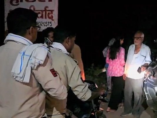 पन्ना में महिला के गले से चेन झपटी:रघुलीला पैलेस के पास सैर पर निकली महिला से हुई वारदात