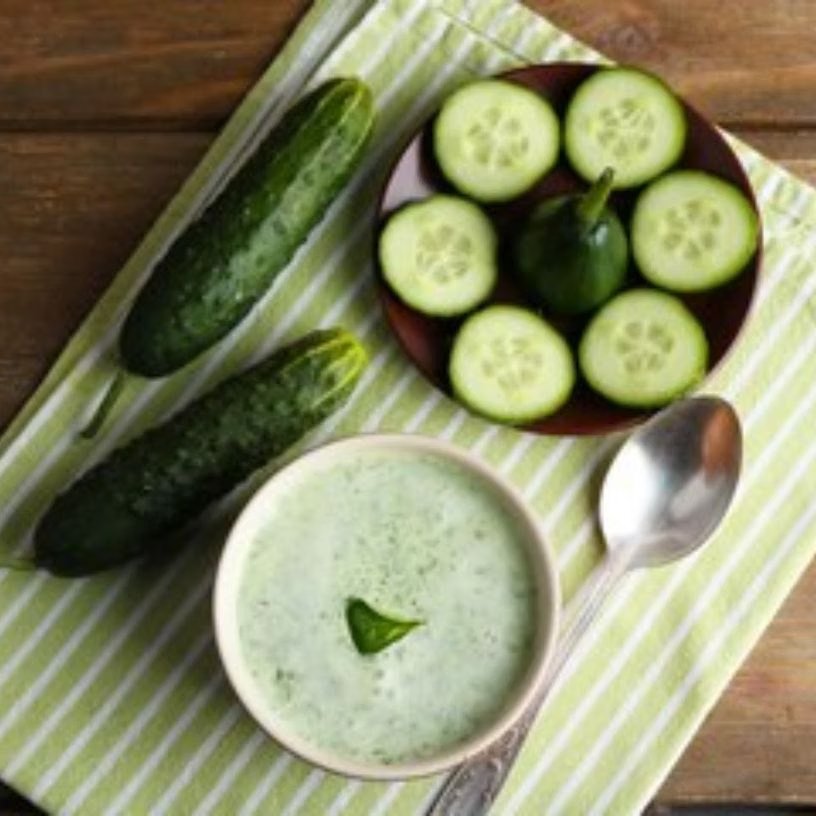 <!-- HTML_TAG_START --><p><strong>खीरे की चटनी बनाने के लिए सामग्री: </strong>1 खीरा ,1/2 कप दही, 2-3 हरी मिर्च, 1 टुकड़ा अदरक, 2-3 लहसुन की कलियां, 1/2 छोटा चम्मच भुना जीरा पाउडर, स्वादानुसार नमक, थोड़ा हरा धनिया और 1 छोटा चम्मच नींबू का रस</p><!-- HTML_TAG_END --> <span class="graytxt">Image: Freepik</span>
