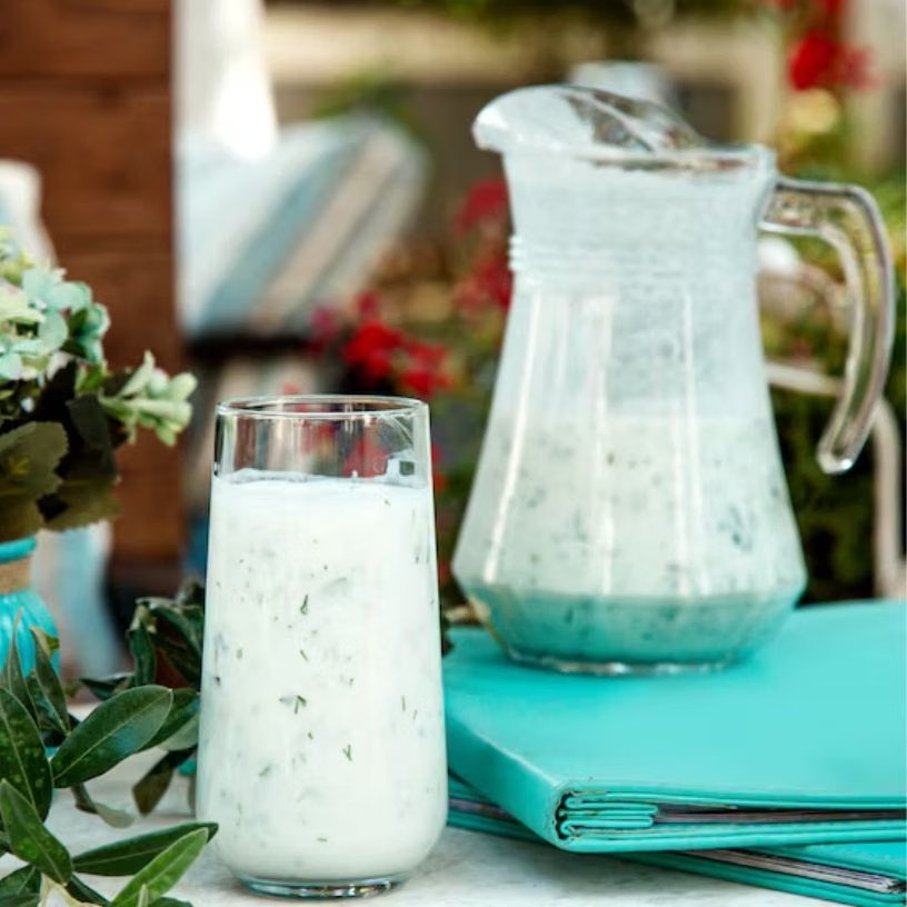 <!-- HTML_TAG_START --><p>तड़का छाछ सिर्फ प्यास ही नहीं बुझाती, बल्कि पाचन को भी बेहतर बनाती है। इसमें डाले जाने वाले मसाले जैसे जीरा, करी पत्ता और हींग पेट को ठंडक देते हैं और गैस-अपच से राहत दिलाते हैं।<br>&nbsp;</p><!-- HTML_TAG_END --> <span class="graytxt">Image: Freepik</span>