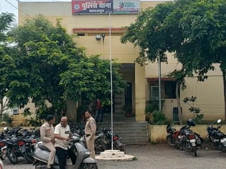 ग्वालियर में फैक्ट्री कर्मचारी से 2 लाख की ठगी:APK फाइल टच करते ही मोबाइल अपडेट हुआ, साइबर ठग ने किया फ्रॉड