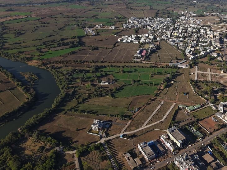 विदिशा में सिंचाई नहर पर कब्जा, 11 को नोटिस:उद्वहन योजना पर अतिक्रमण, बन गए मकान और कॉलोनियां; कांग्रेस ने उठाए सवाल