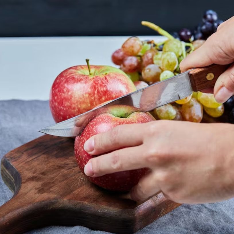 <!-- HTML_TAG_START --><p><strong>सामग्री</strong>: 2 कप दूध, 1 बड़ा चम्मच कस्टर्ड पाउडर, 1 कप कटे हुए फल, 5-6 खजूर या 2 चम्मच शहद, 4-5 बादाम, 4-5 काजू, 2-3 इलायची। आप चाहें तो केवल एक फ्रूट का इस्तेमाल करके भी कस्टर्ड तैयार कर सकते हैं।<br>&nbsp;</p><!-- HTML_TAG_END --> <span class="graytxt">Image: Freepik</span>