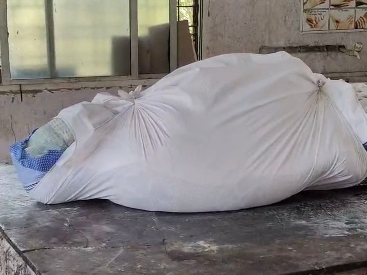 बैतूल में गैस सिलेंडर हादसे में युवक की मौत:पाइप लगाते समय भड़की थी आग, 90% झुलसा था; 10 दिन इलाज के बाद दम तोड़ा