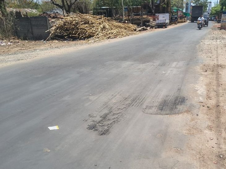 सीहोर-श्यामपुर मार्ग पर डामर पिघला:जिले में तापमान 44.5 डिग्री सेल्सियस पहुंचा; अस्पतालों में बनी हीट स्ट्रोक यूनिट